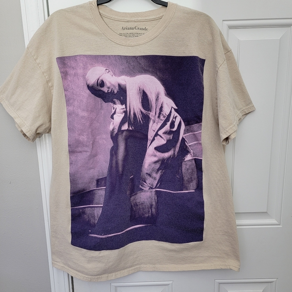 Ariana Grande Sweetener Concert Tour 2019 T-Shirt Tan Purple Graphic Size XL